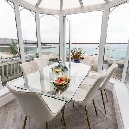 New! Stunning 2 Bed Front Penthouse - Topaz, Compass Point Apartmán