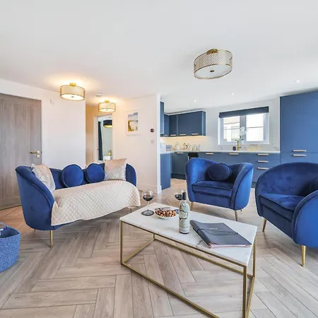 New! Stunning 2 Bed Front Penthouse - Topaz, Compass Point Apartmán