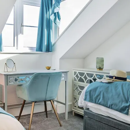 New! Stunning 2 Bed Front Penthouse - Topaz, Compass Point Apartmán