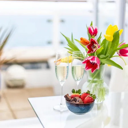 New! Stunning 2 Bed Front Penthouse - Topaz, Compass Point Apartmán *