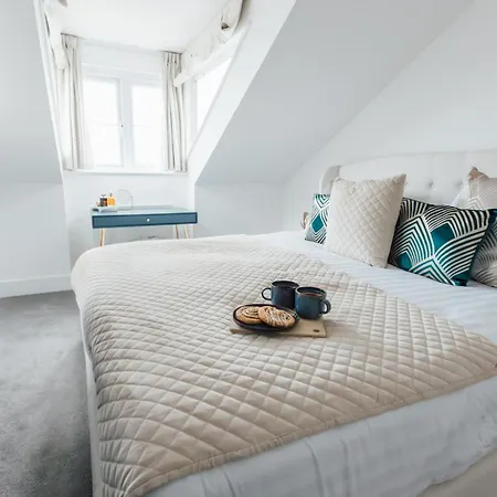New! Stunning 2 Bed Front Penthouse - Topaz, Compass Point Apartmán *